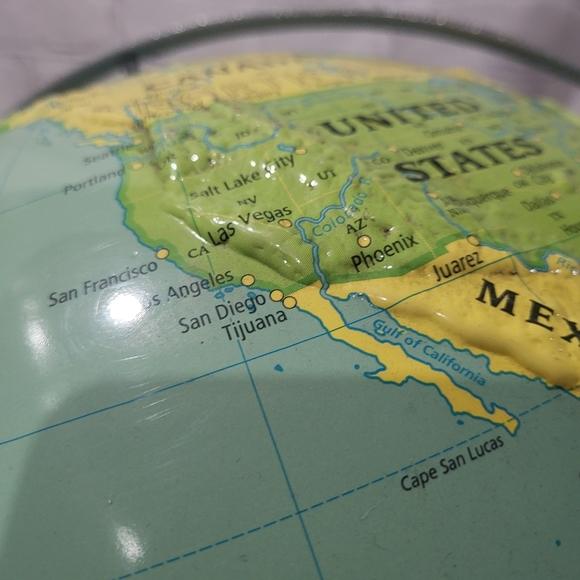 Vintage Nystrom Sculptural Relief Globe large - Picture 6 of 6